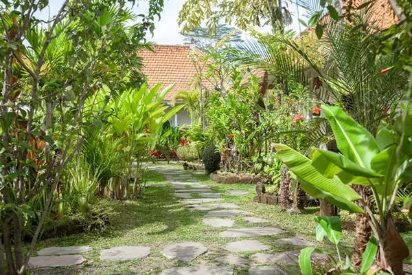 Boutique Haven Resort walking path